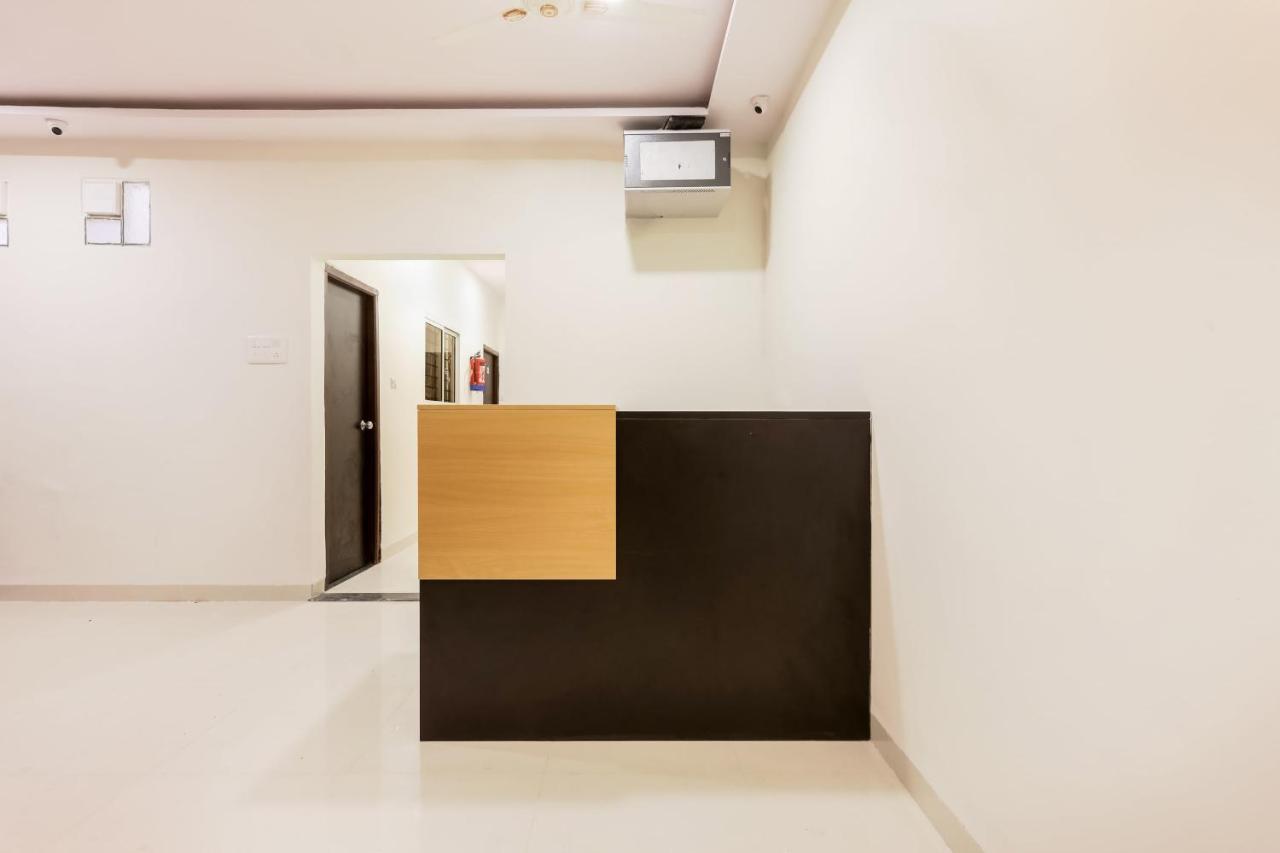 Oyo Flagship 30861 Velocity Vijay Nagar Hotel 3*